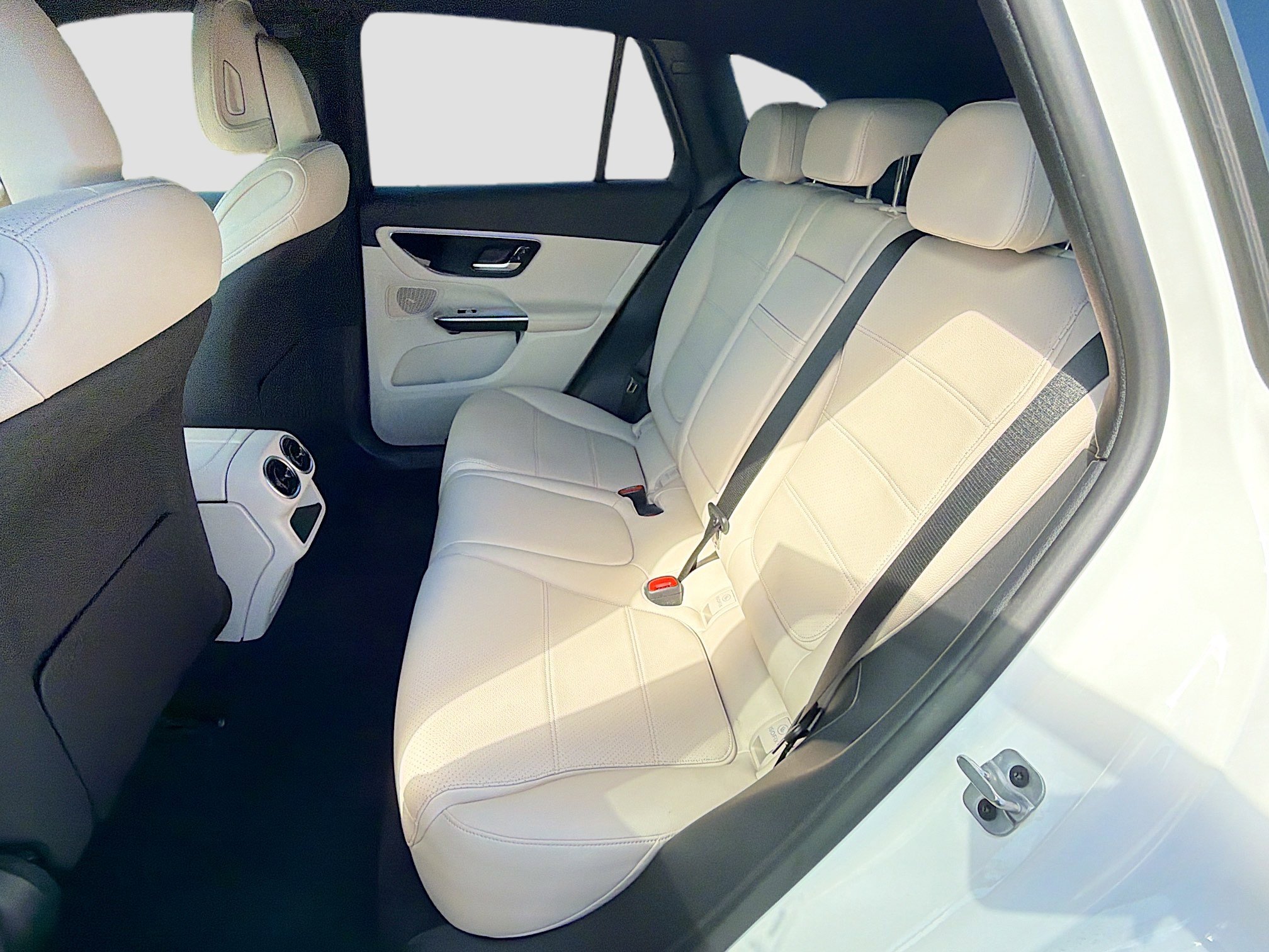 Used 2025 Mercedes-Benz GLC 350e 4MATIC image 20