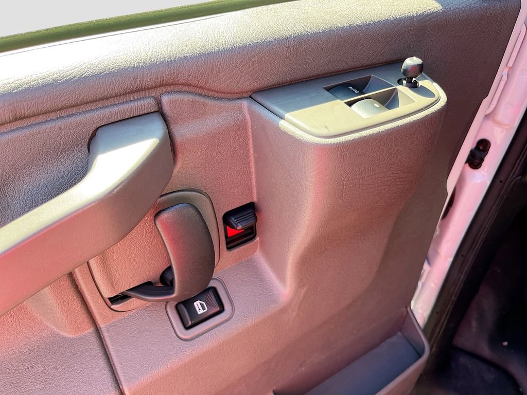 Used 2024 GMC Savana 2500 w/ Driver Convenience Package image 17
