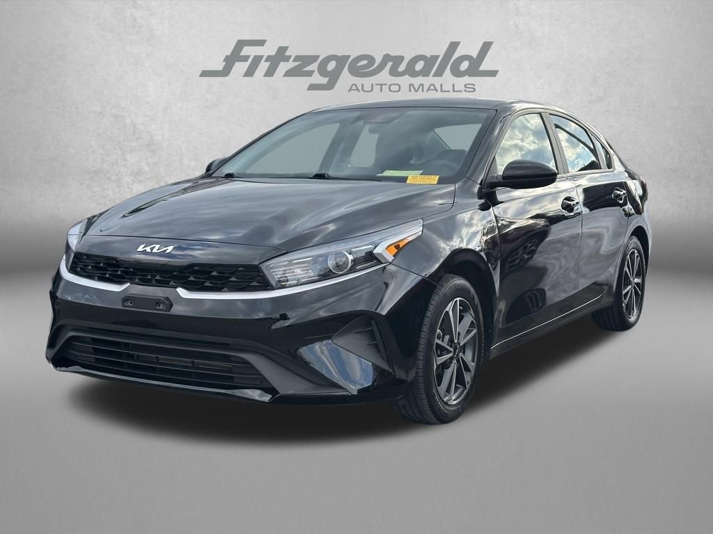 Used 2023 Kia Forte LXS image 3