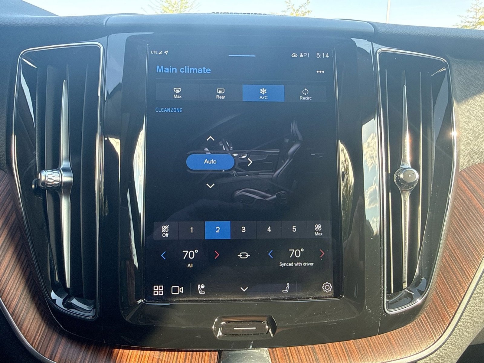 Certified 2023 Volvo XC60 B5 Plus w/ Climate Package AWD/4WD image 21