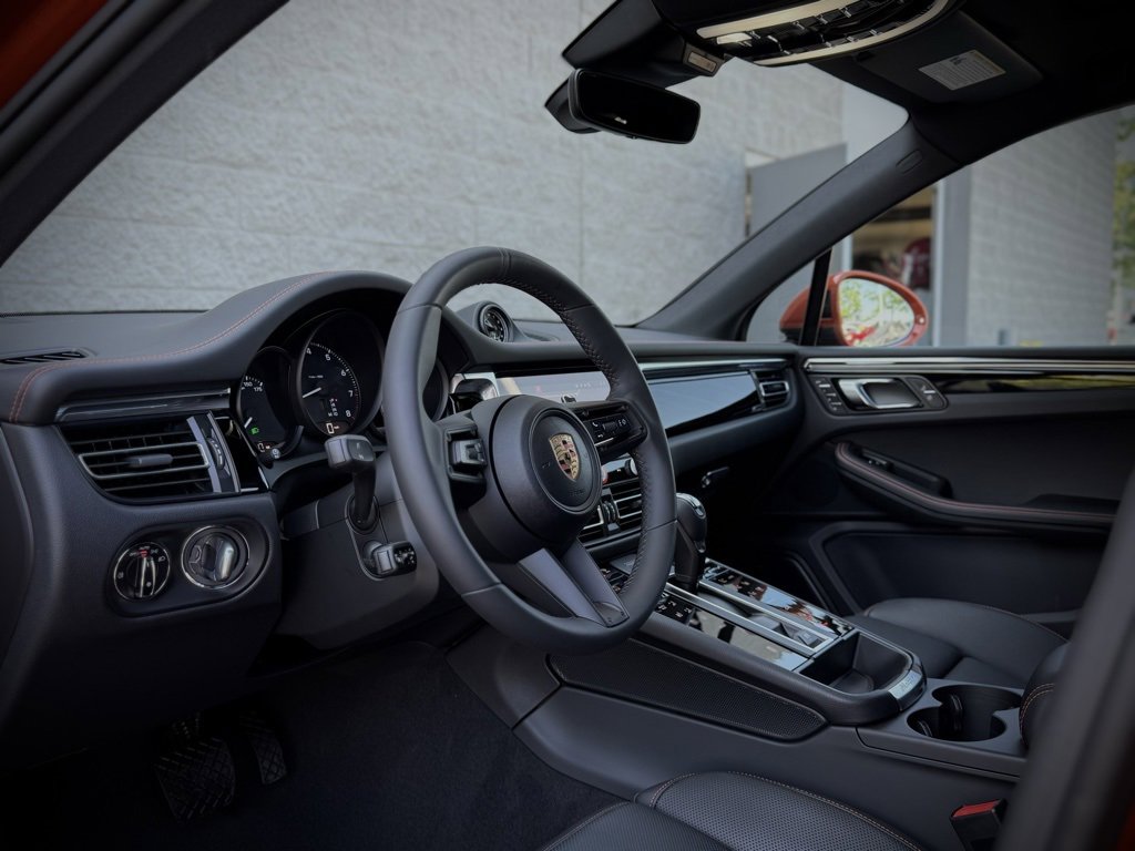 New 2025 Porsche Macan image 4