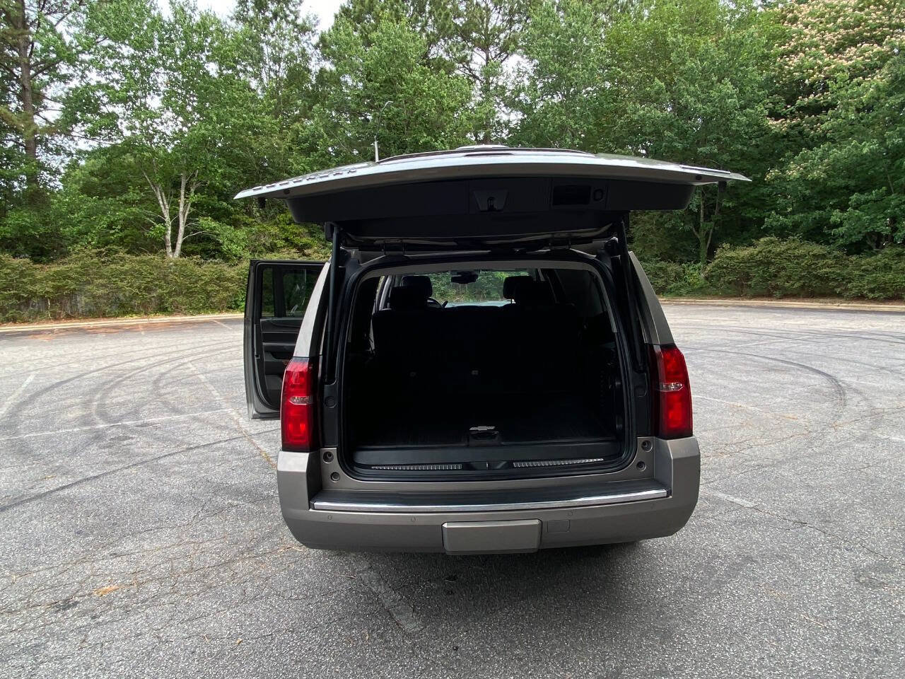 Used 2017 Chevrolet Suburban Premier RWD image 53