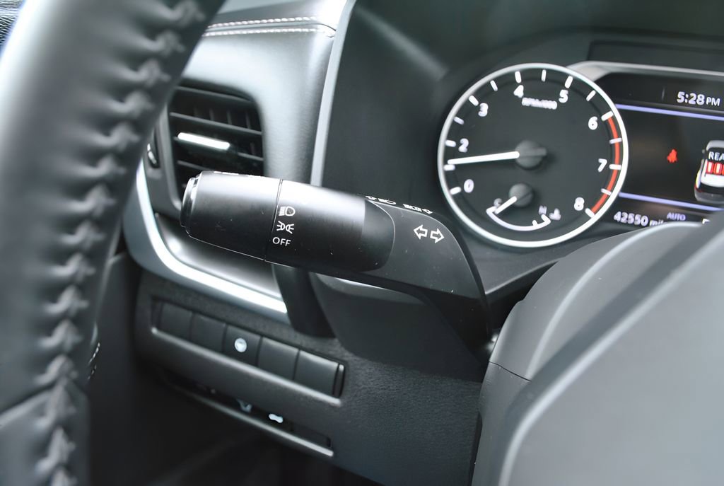 Used 2025 Nissan Rogue SV AWD/4WD image 17