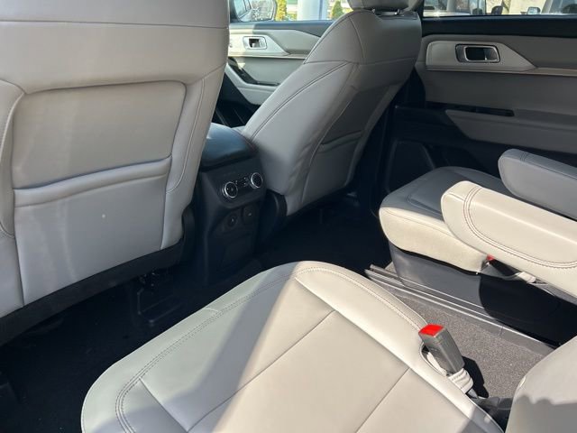 Used 2025 Ford Explorer Active w/ Active Comfort Package AWD/4WD image 16