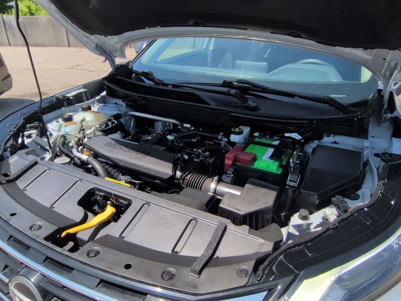 Used 2024 Nissan Rogue S FWD image 14