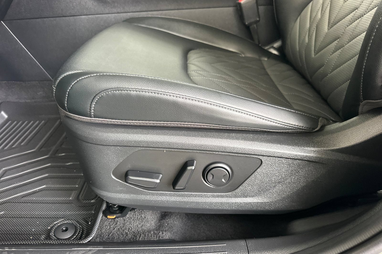 Used 2025 Kia Sportage X-Line w/ Premium Package AWD/4WD image 13