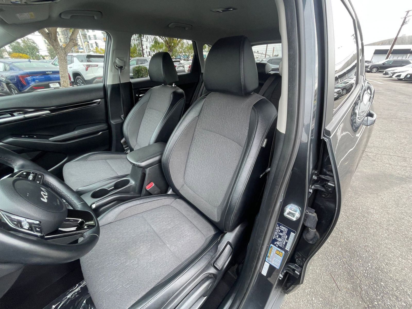 Used 2025 Kia Seltos S image 38