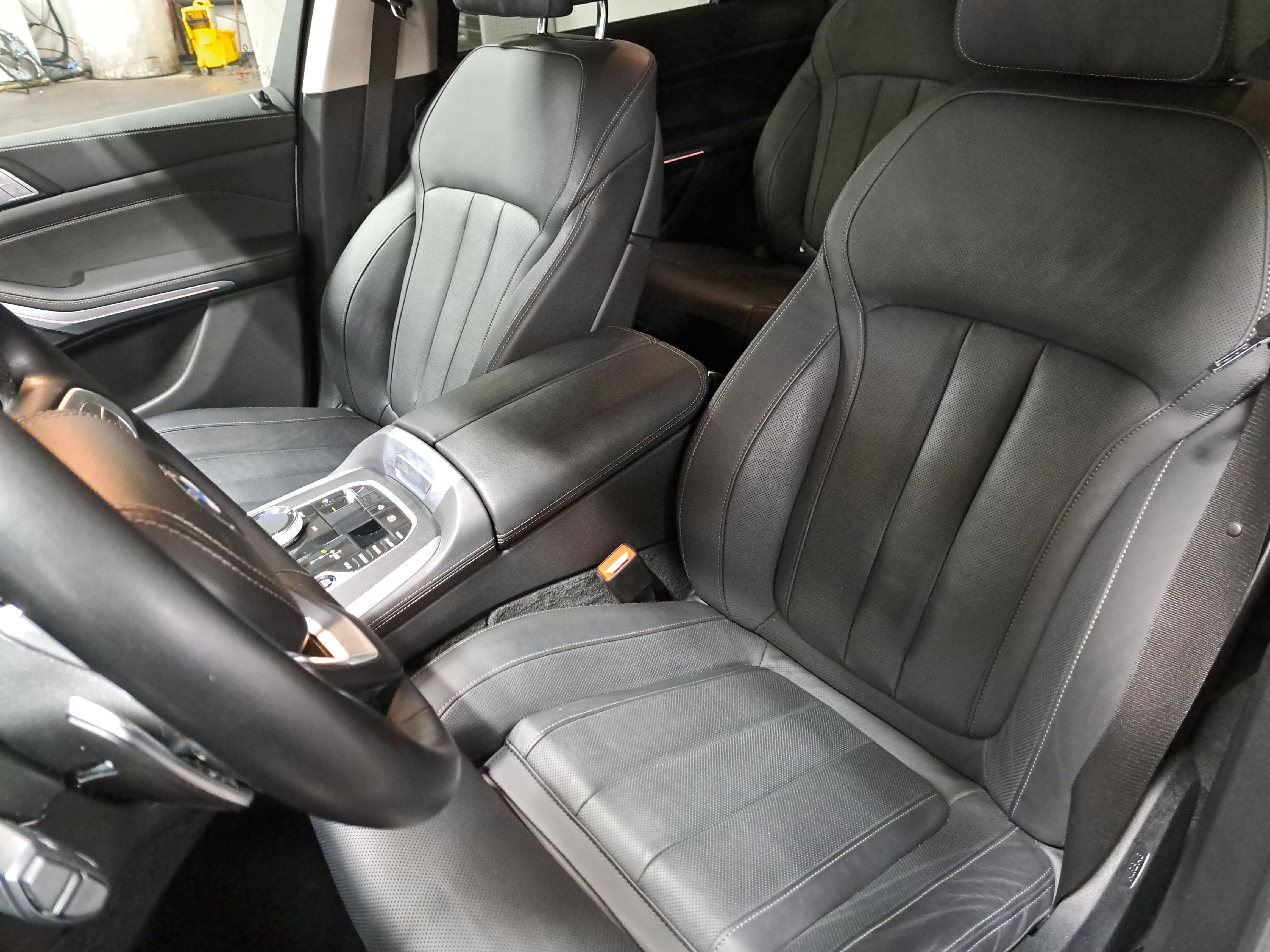 Used 2022 BMW X7 xDrive40i w/ Executive Package image 17