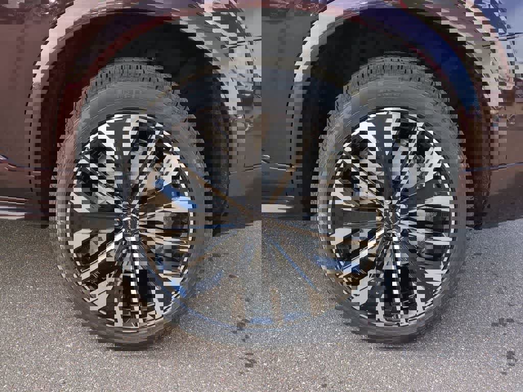 New 2026 Volvo XC90 B5 Plus w/ Protection Package Premier image 6