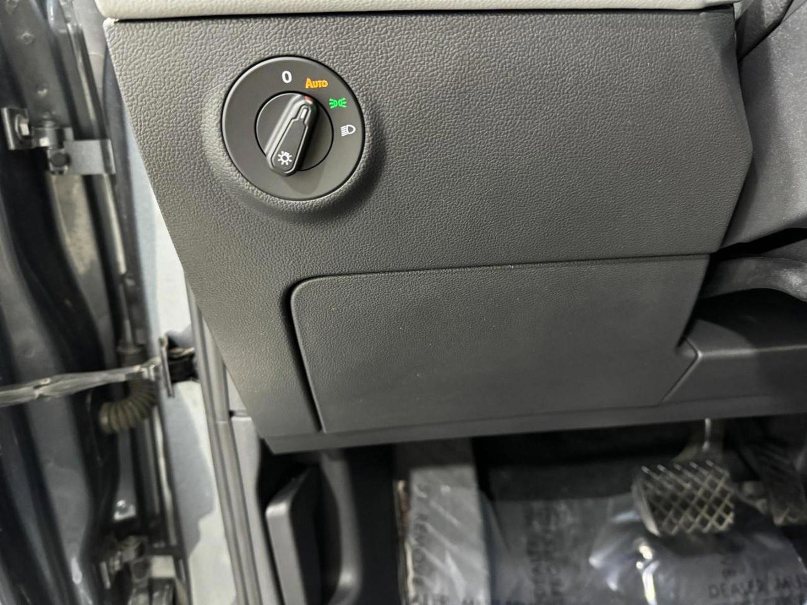 Used 2022 Volkswagen Taos SE image 28