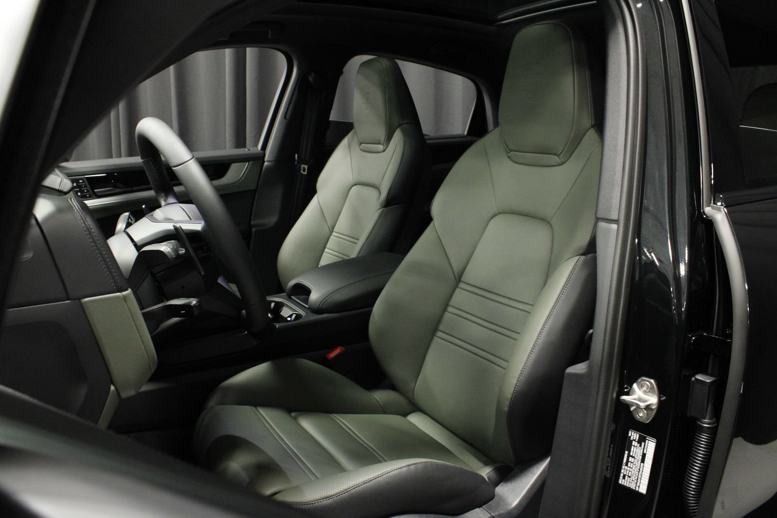 New 2026 Porsche Cayenne Coupe AWD/4WD image 22