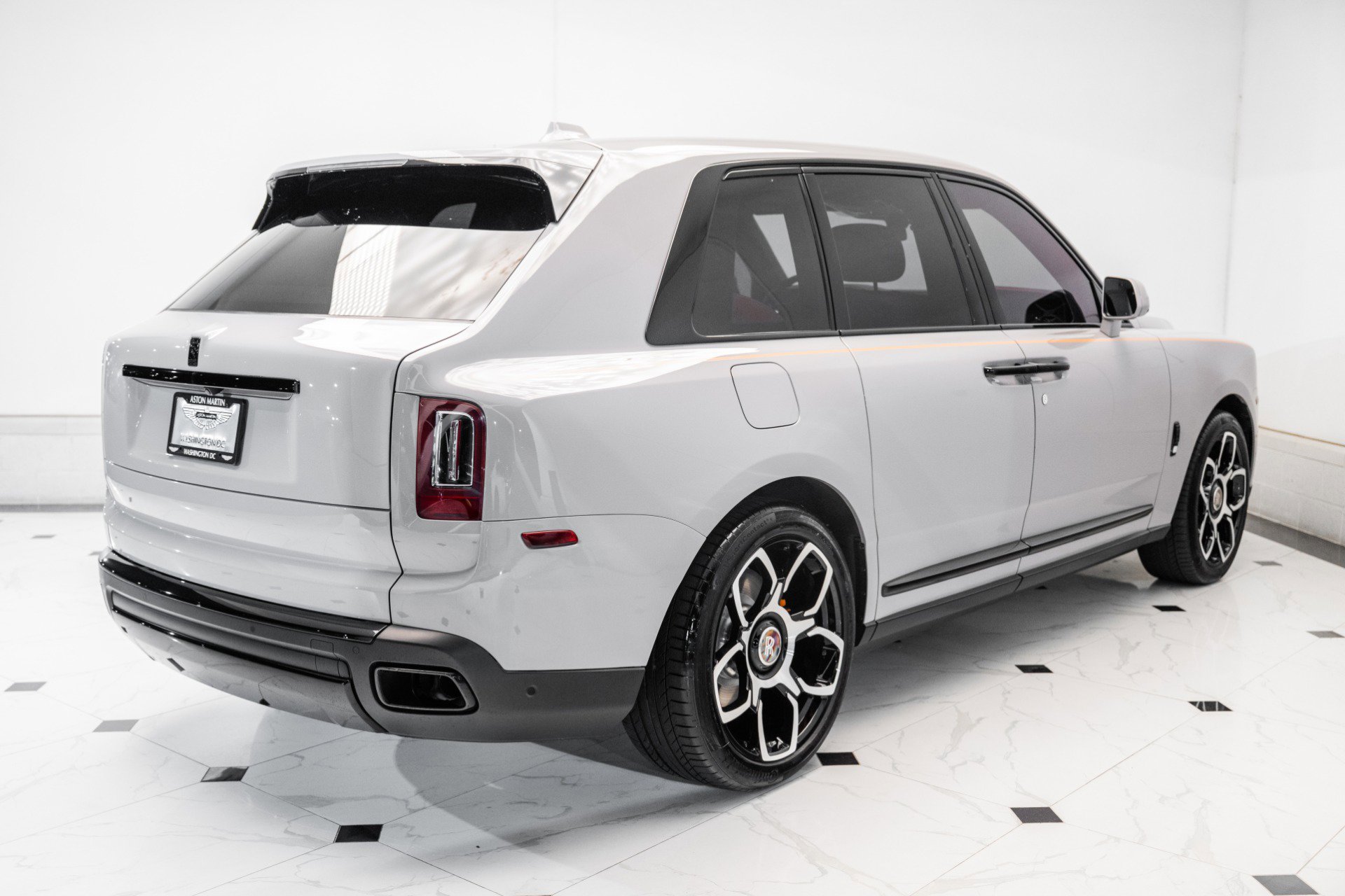 Used 2022 Rolls-Royce Cullinan w/ Dark Exterior Package image 10