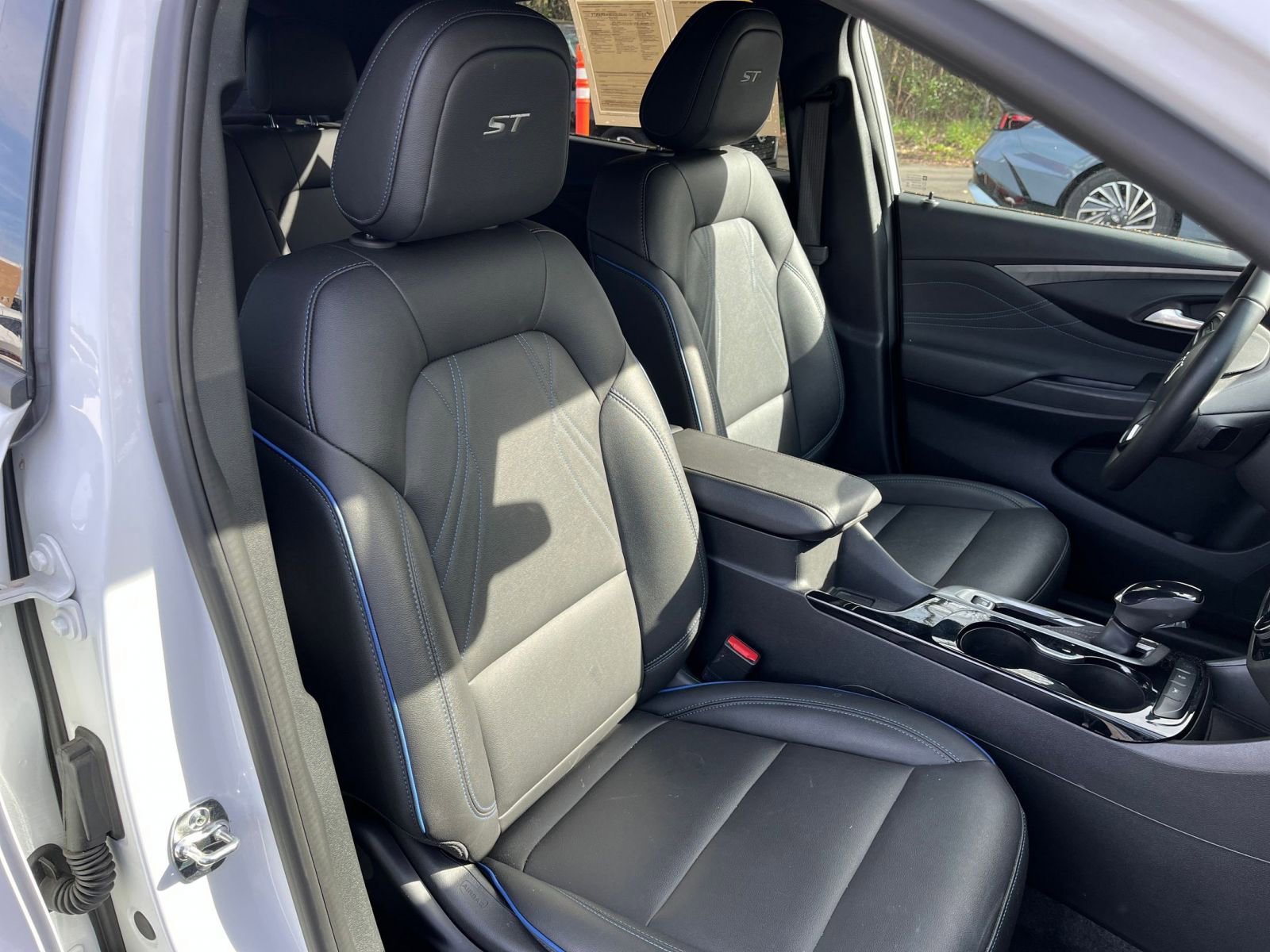 Used 2025 Buick Envista Sport Touring image 35