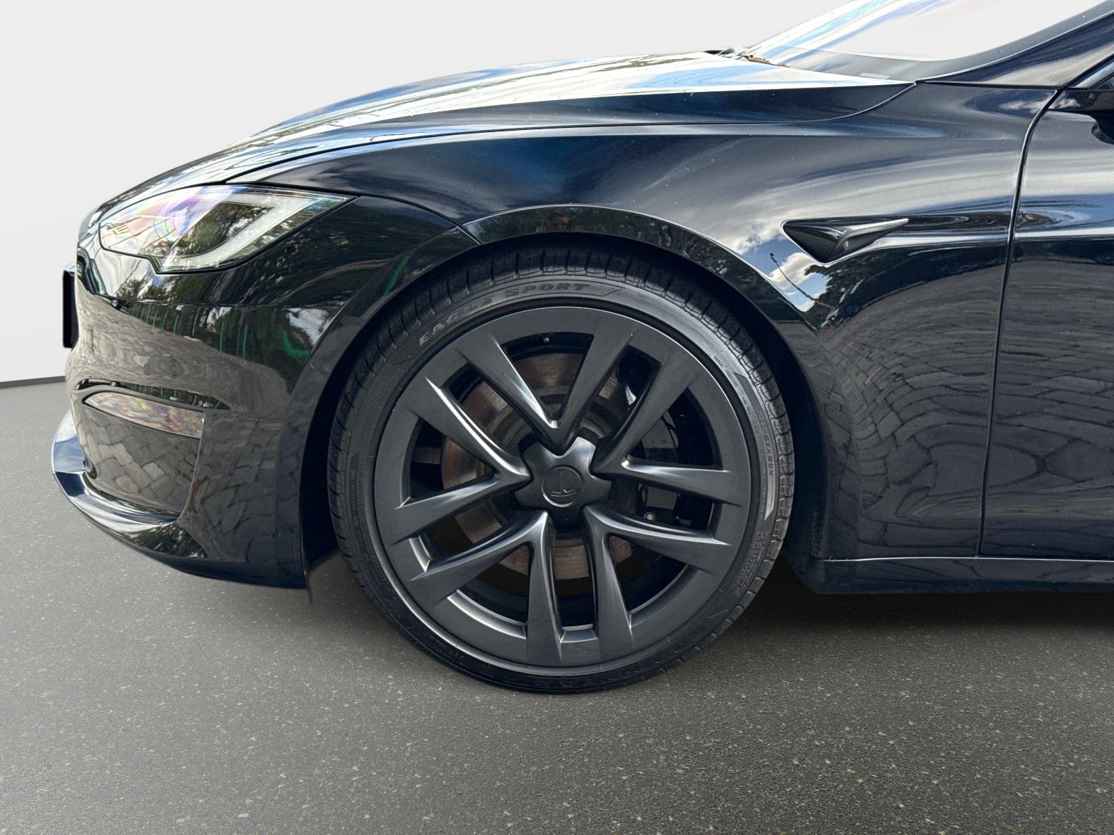 Used 2023 Tesla Model S image 12