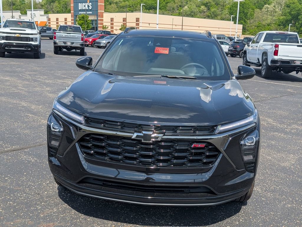 New 2026 Chevrolet Trax RS w/ Sunroof Package FWD video 2