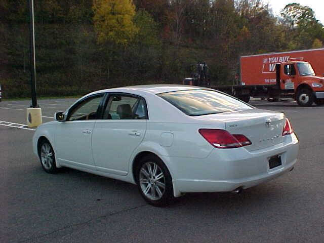 Used 2006 Toyota Avalon Limited image 8