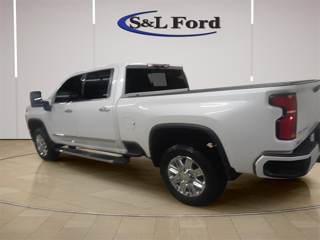 Used 2024 Chevrolet Silverado 2500 High Country w/ High Country Premium Package image 3