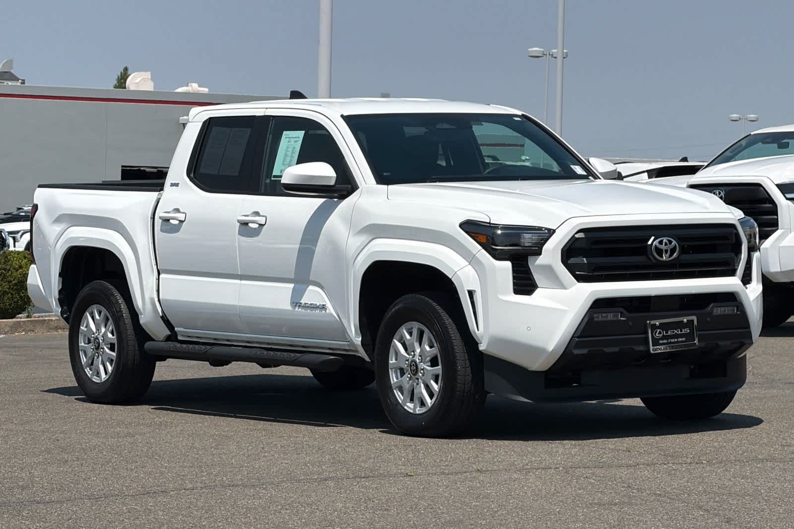 Used 2024 Toyota Tacoma SR5 w/ SR5 Upgrade Package AWD/4WD image 5