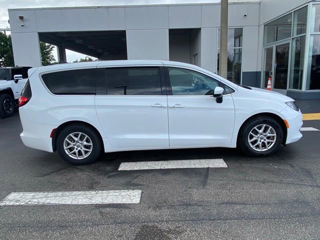 Used 2022 Chrysler Voyager LX FWD image 11