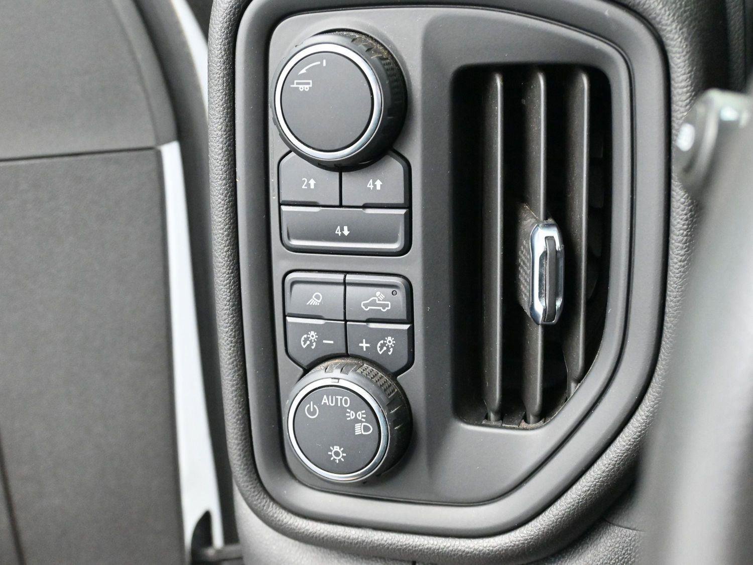 Used 2024 Chevrolet Silverado 2500 Custom w/ Custom Value Package image 19