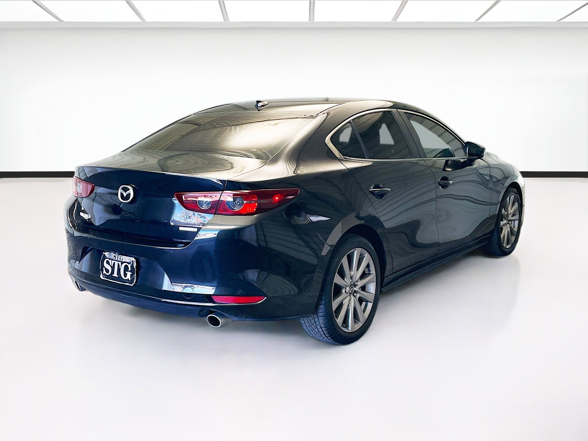 Used 2019 MAZDA MAZDA3 Sedan w/ Preferred Package image 4