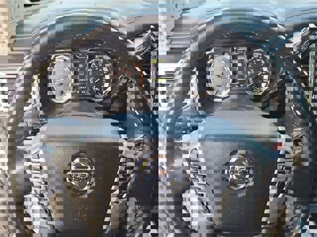 Used 2017 Nissan Titan PRO-4X w/ Pro-4x Convenience Package image 10