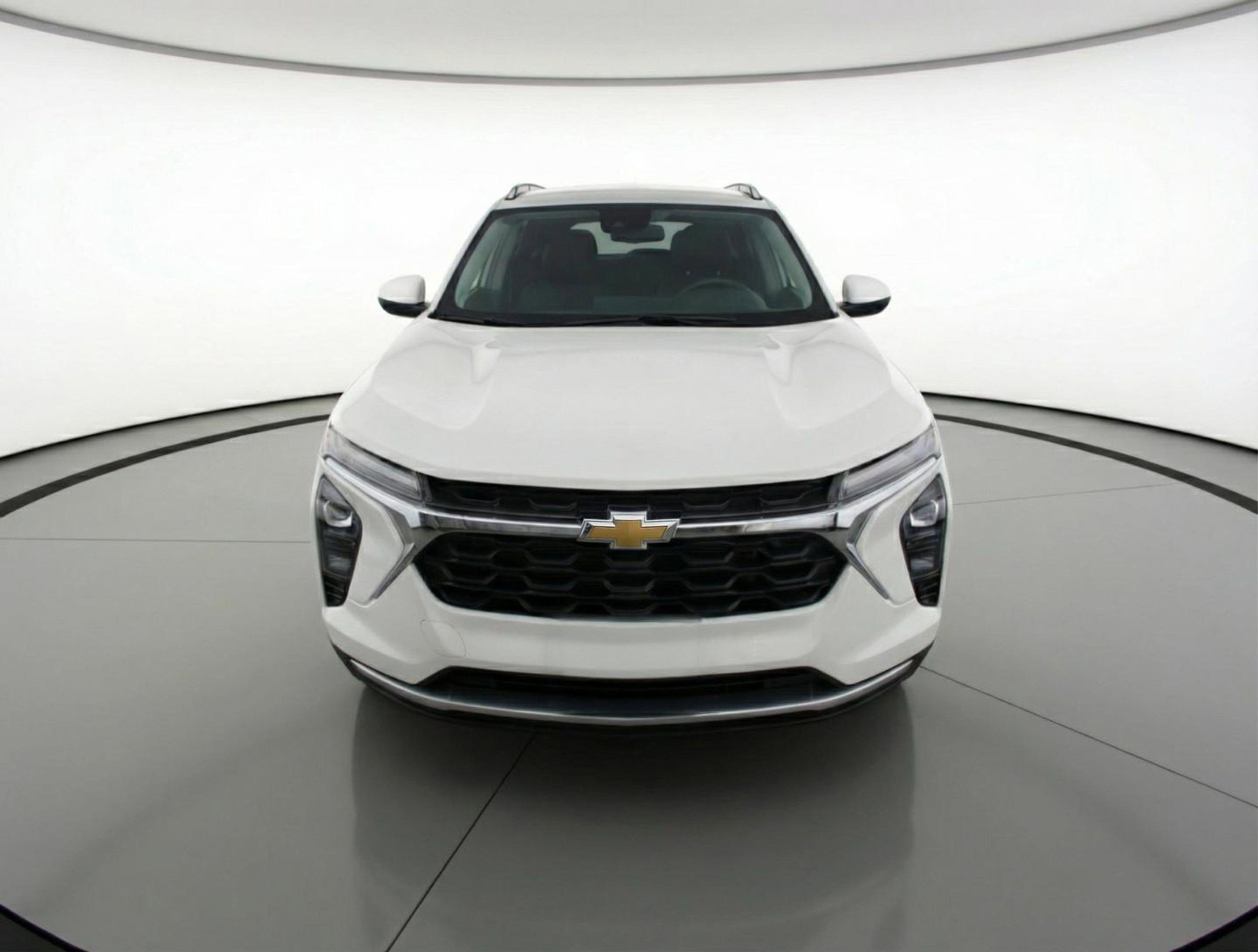 Used 2025 Chevrolet Trax LT image 2