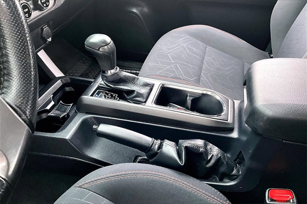 Used 2017 Toyota Tacoma TRD Off-Road image 16