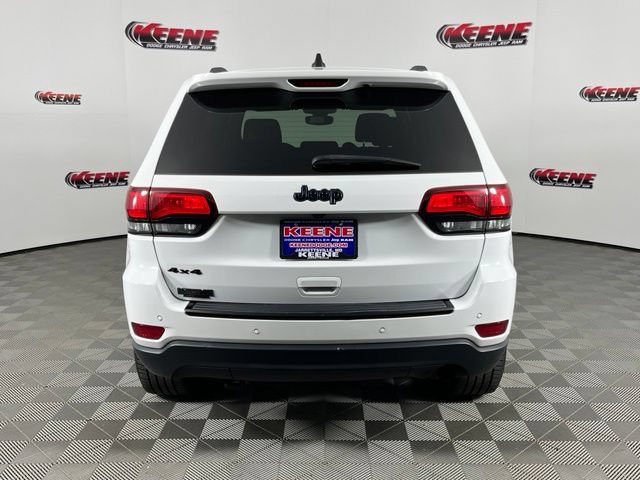 Used 2018 Jeep Grand Cherokee Laredo AWD/4WD image 7
