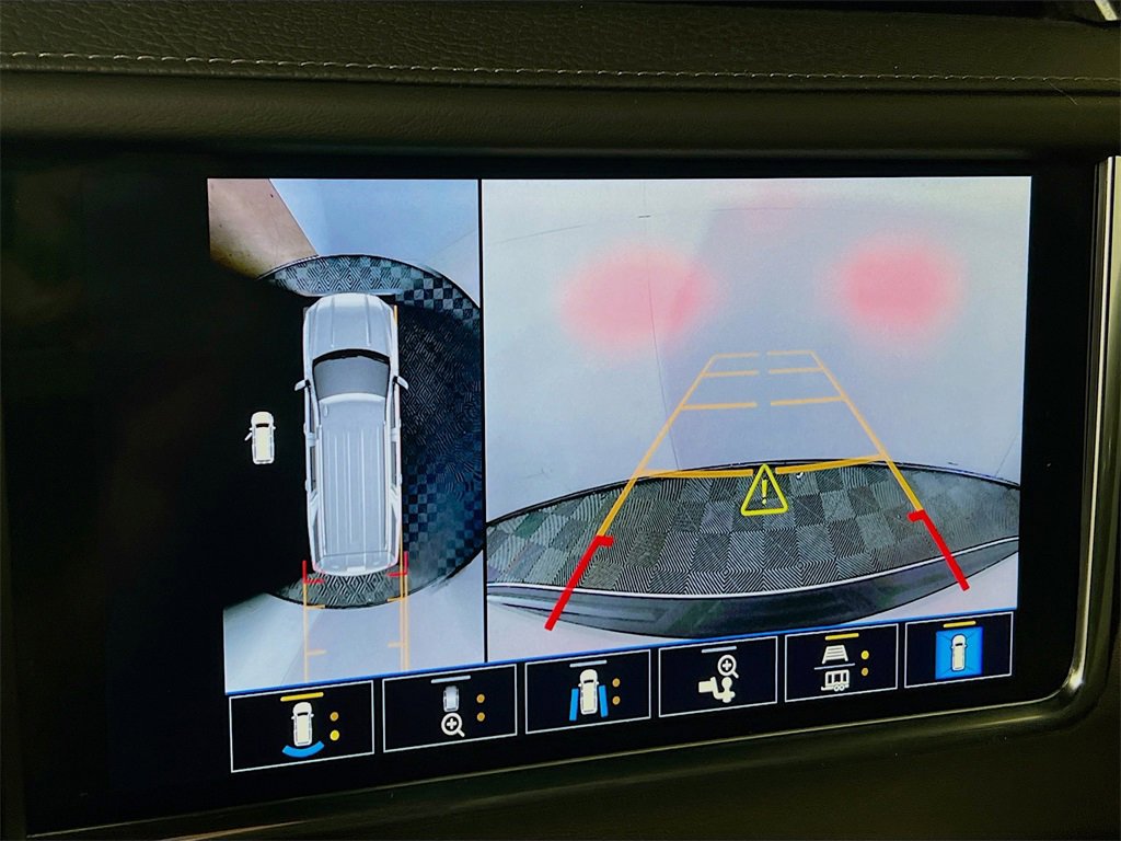 Used 2022 GMC Yukon Denali w/ Advanced Technology Package image 13