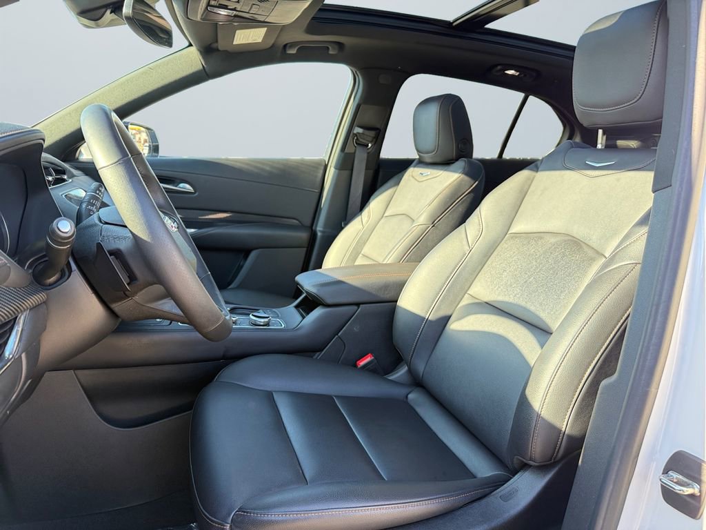 Used 2023 Cadillac XT4 Sport image 9