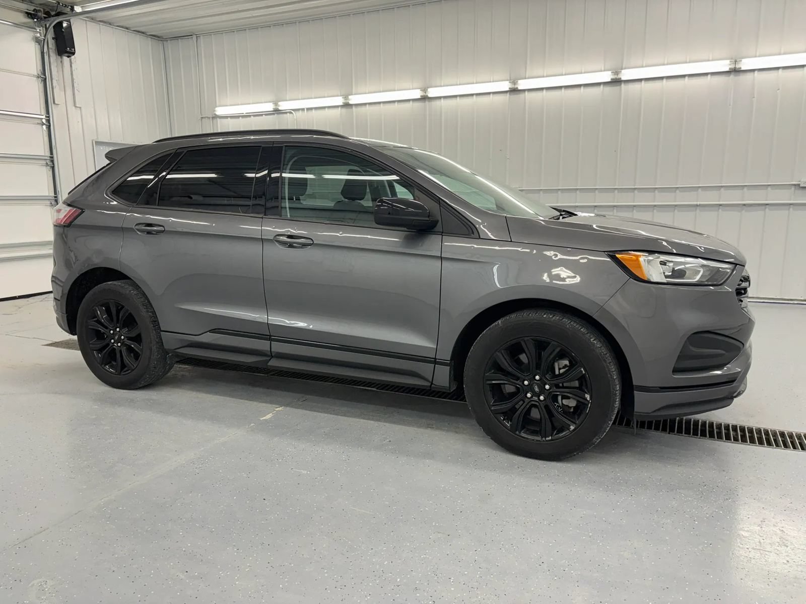 Used 2022 Ford Edge SE w/ Black Appearance Package