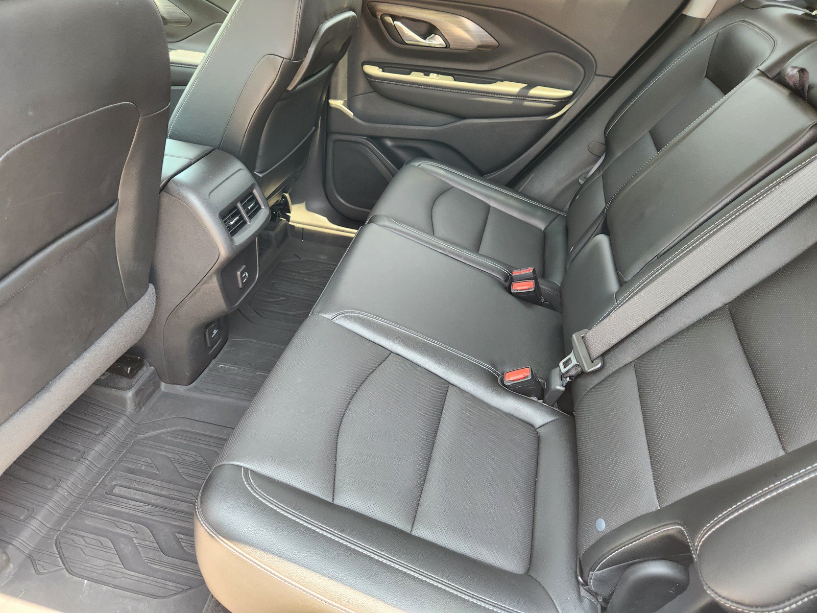 Used 2023 GMC Terrain SLT w/ LPO, Floor Liner Package FWD image 12