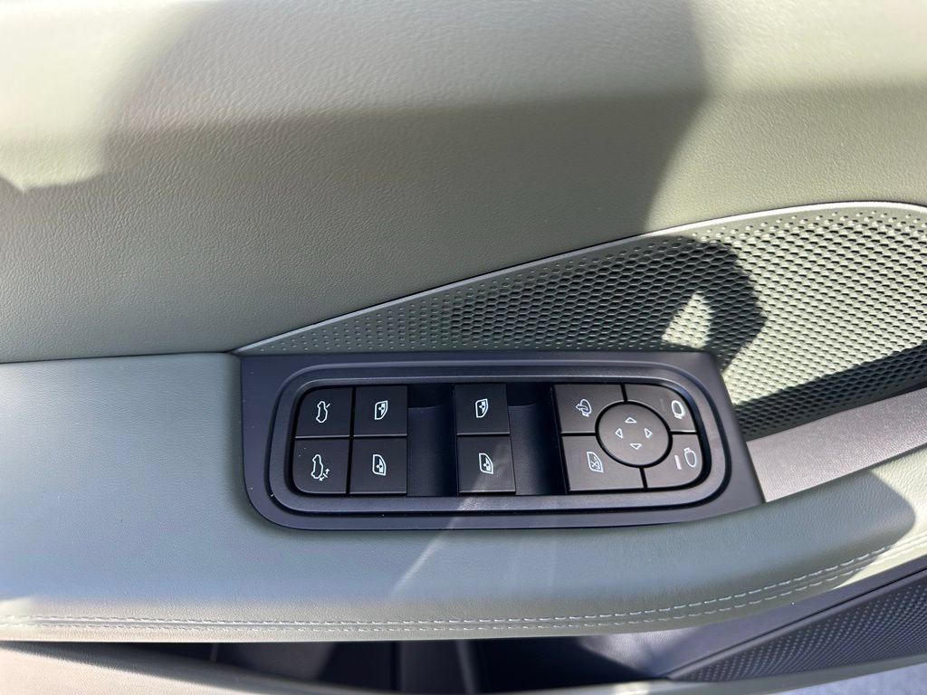Used 2026 Porsche Macan Electric RWD image 21