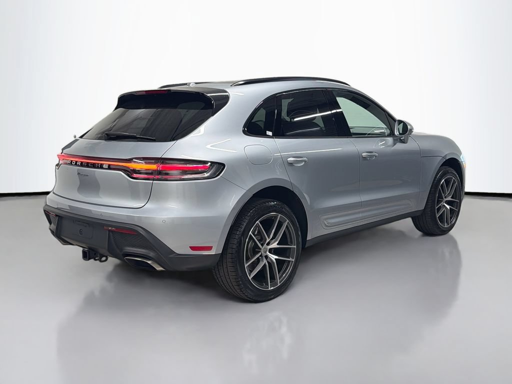 Certified 2025 Porsche Macan AWD/4WD image 9