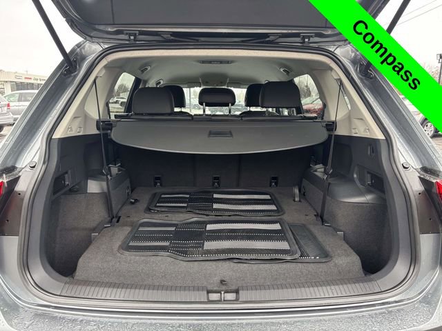Used 2020 Volkswagen Tiguan SE image 32