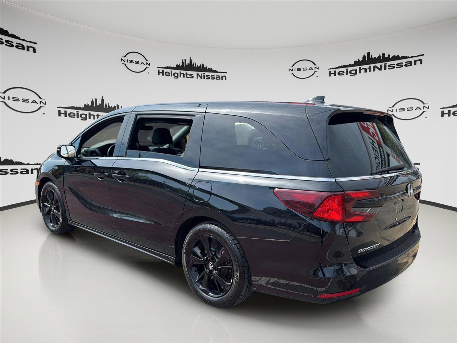 Used 2024 Honda Odyssey Sport image 2