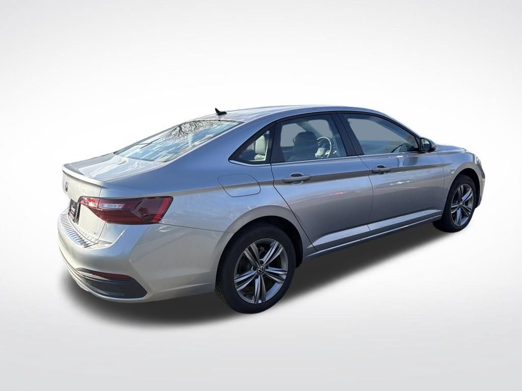 Certified 2023 Volkswagen Jetta SE FWD image 5