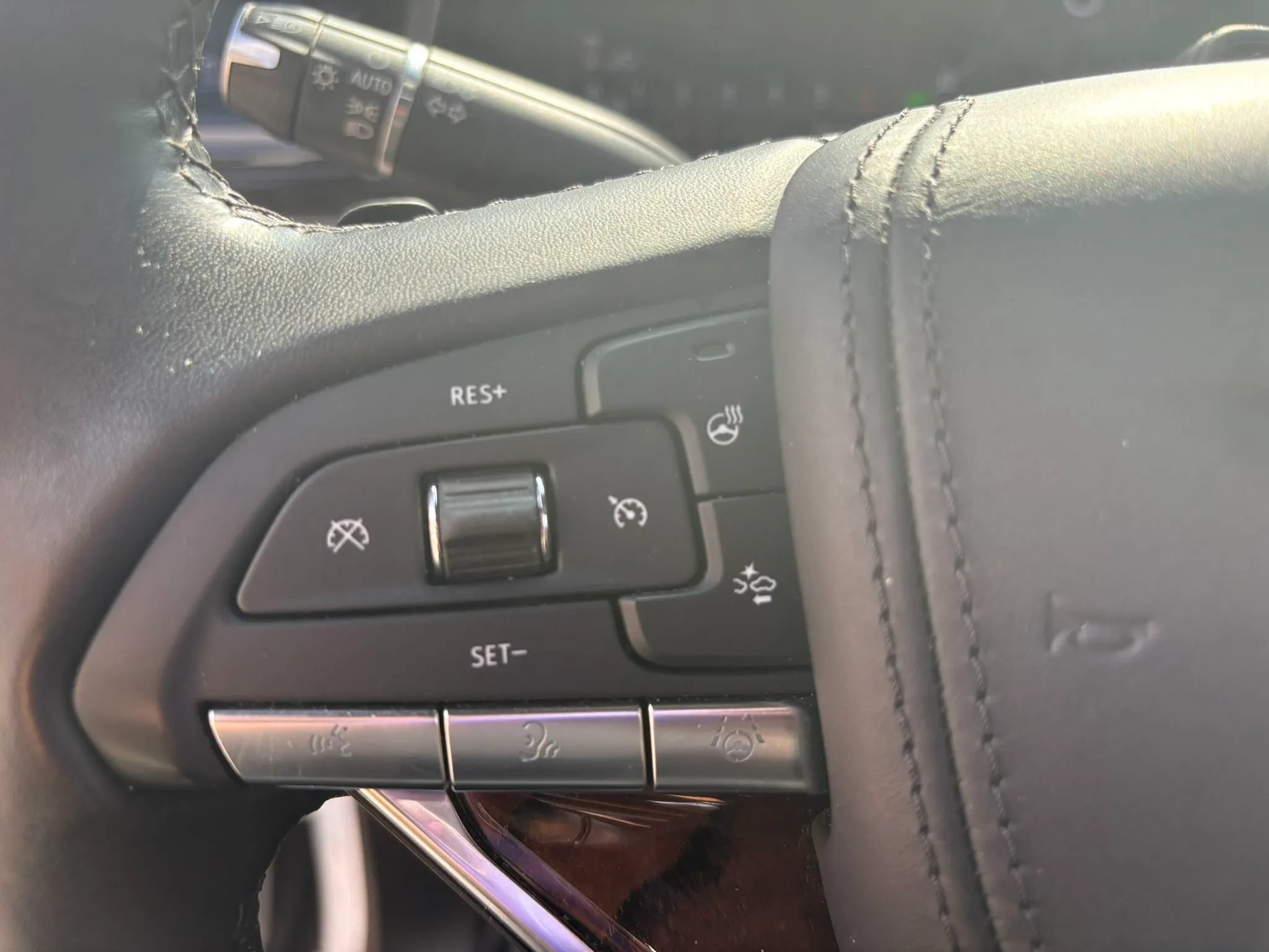 Used 2022 Cadillac Escalade Sport Platinum AWD/4WD image 19