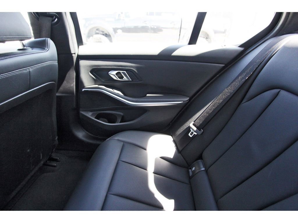 Used 2025 BMW 330i Sedan image 12
