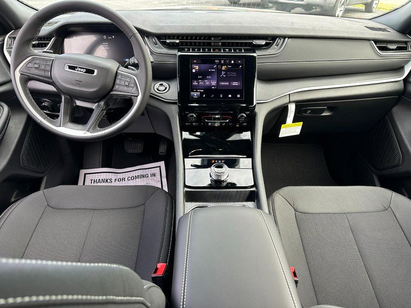 New 2025 Jeep Grand Cherokee Laredo image 5