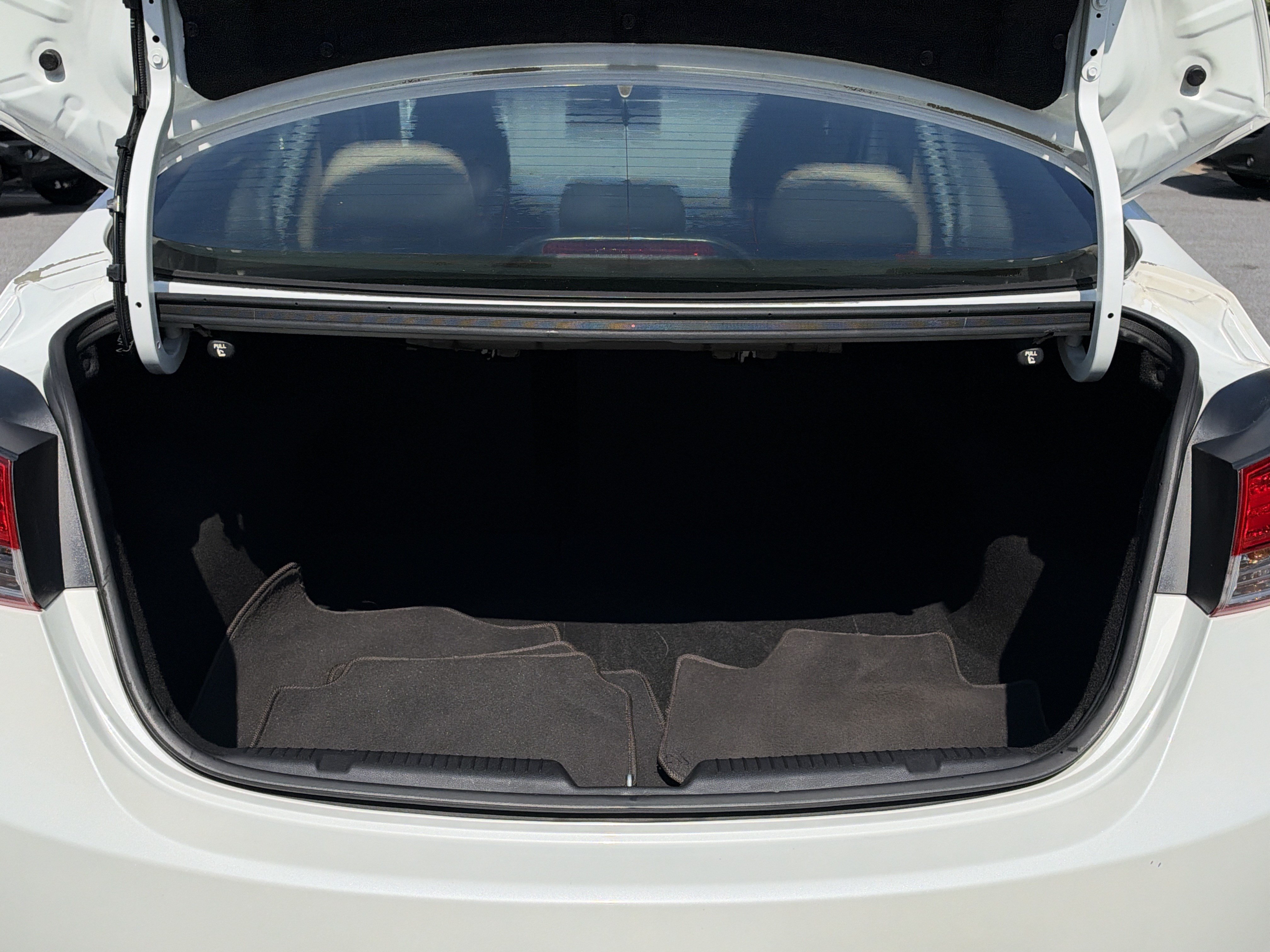 Used 2012 Hyundai Elantra Limited FWD image 22
