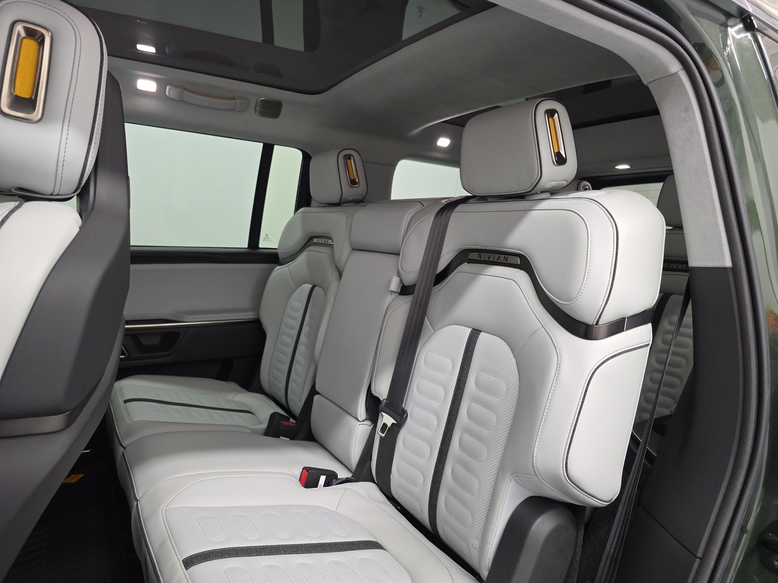 Used 2024 Rivian R1S Adventure AWD/4WD image 21