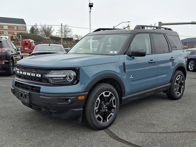 Used 2023 Ford Bronco Sport Outer Banks w/ Tech Package image 3
