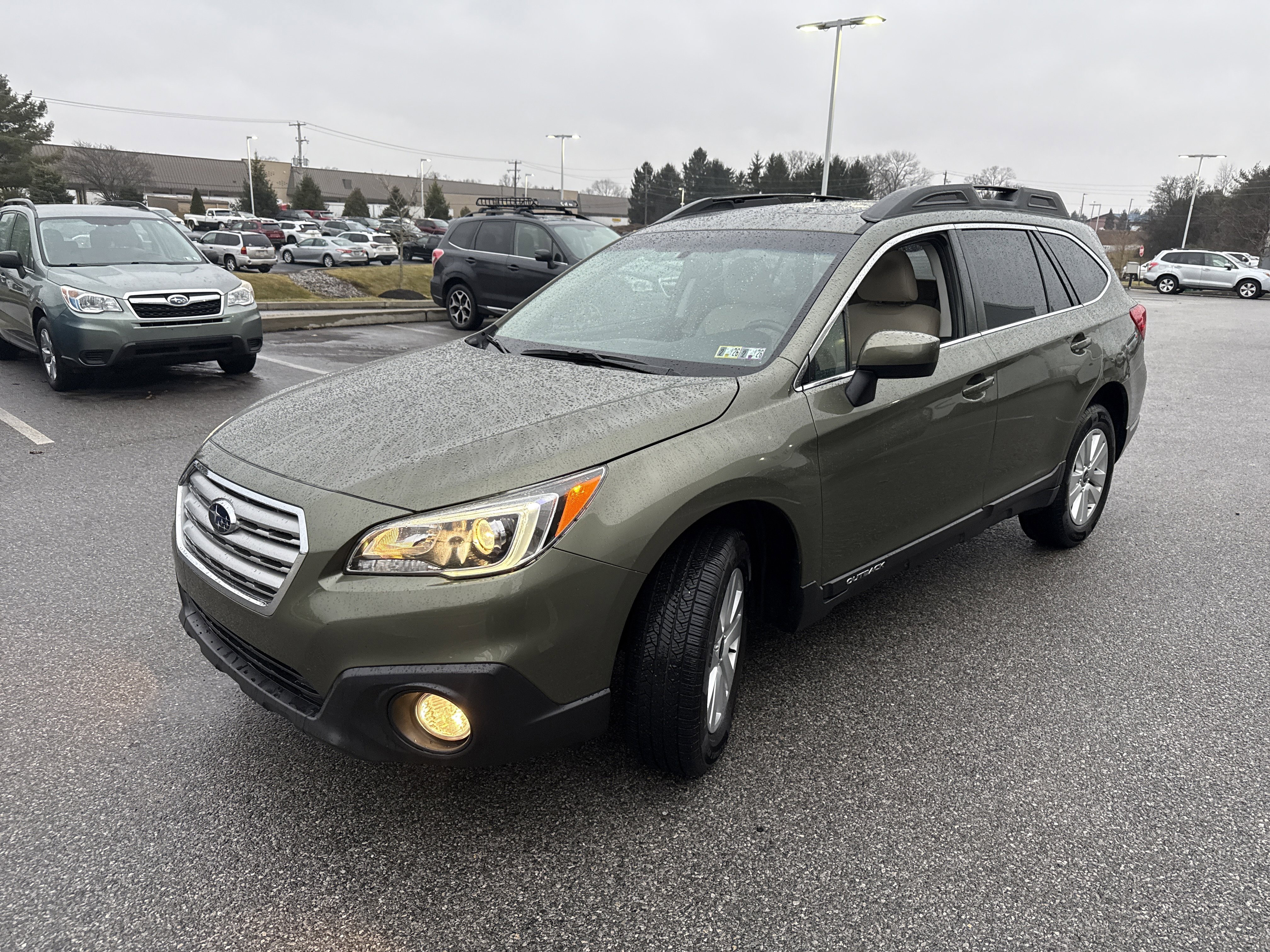 Used 2016 Subaru Outback 2.5i Premium image 3