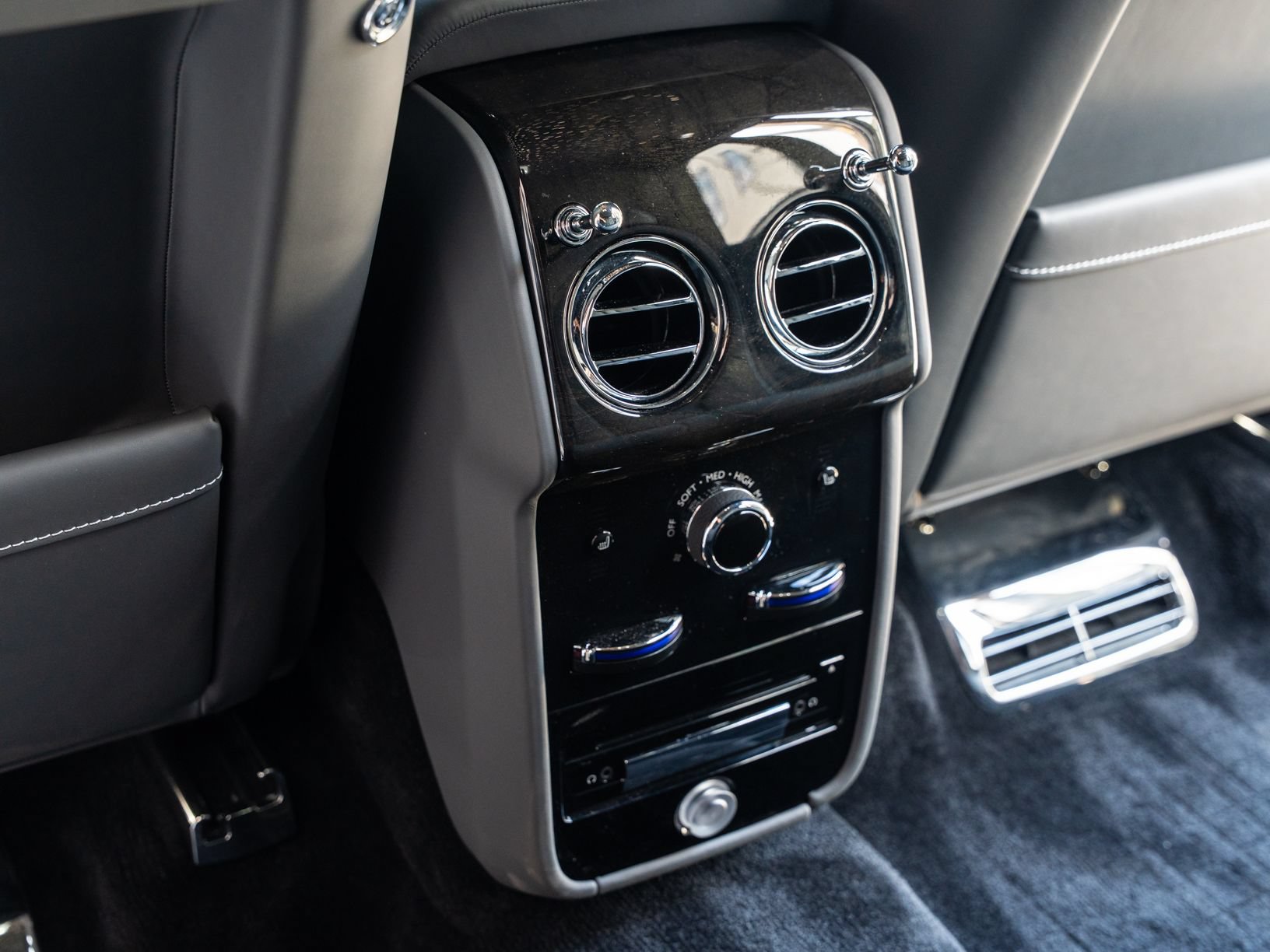 Certified 2024 Rolls-Royce Cullinan w/ Cullinan Package AWD/4WD image 26
