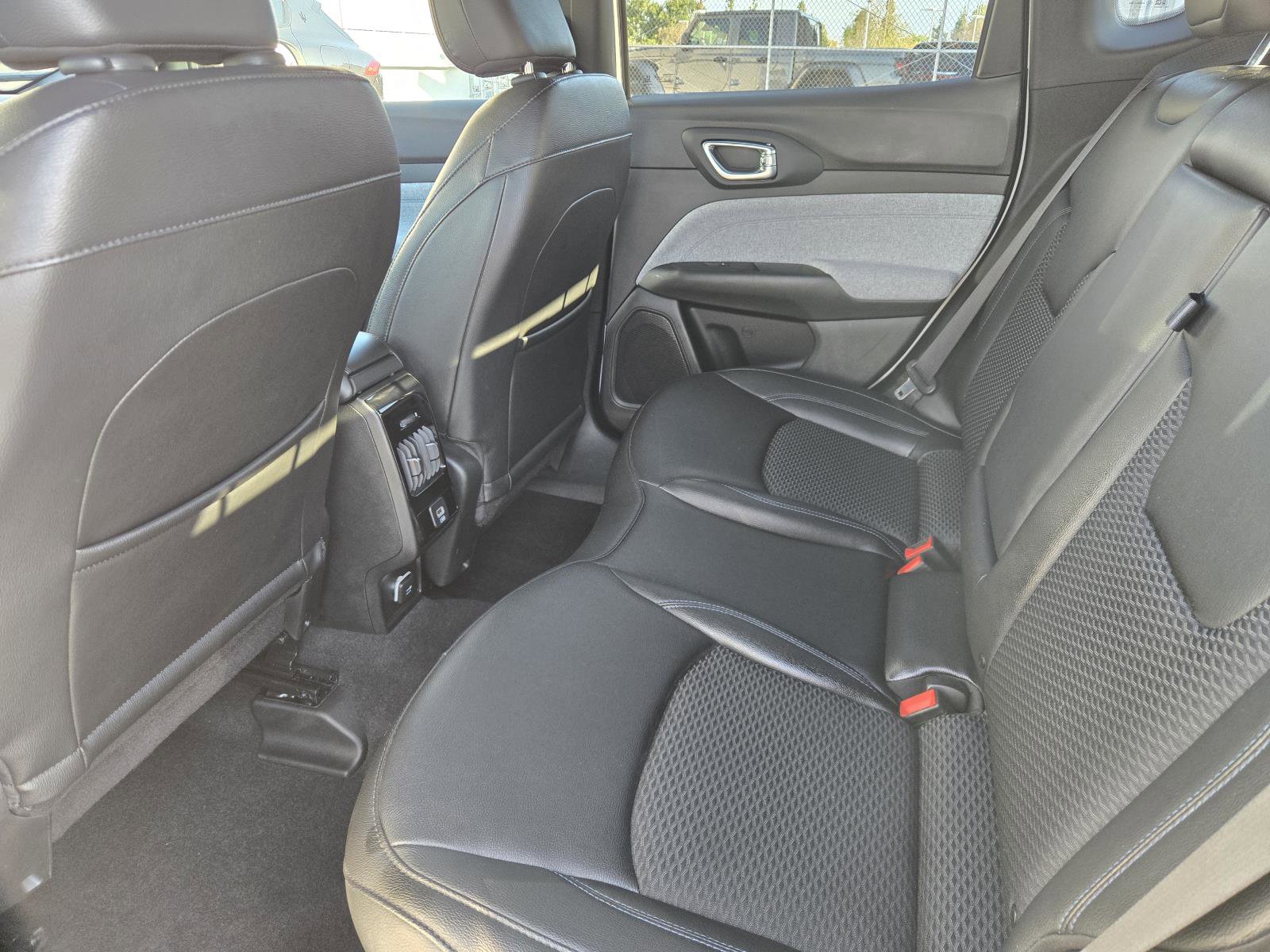 Used 2024 Jeep Compass Latitude AWD/4WD image 26
