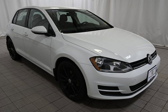Used 2017 Volkswagen Golf S image 14