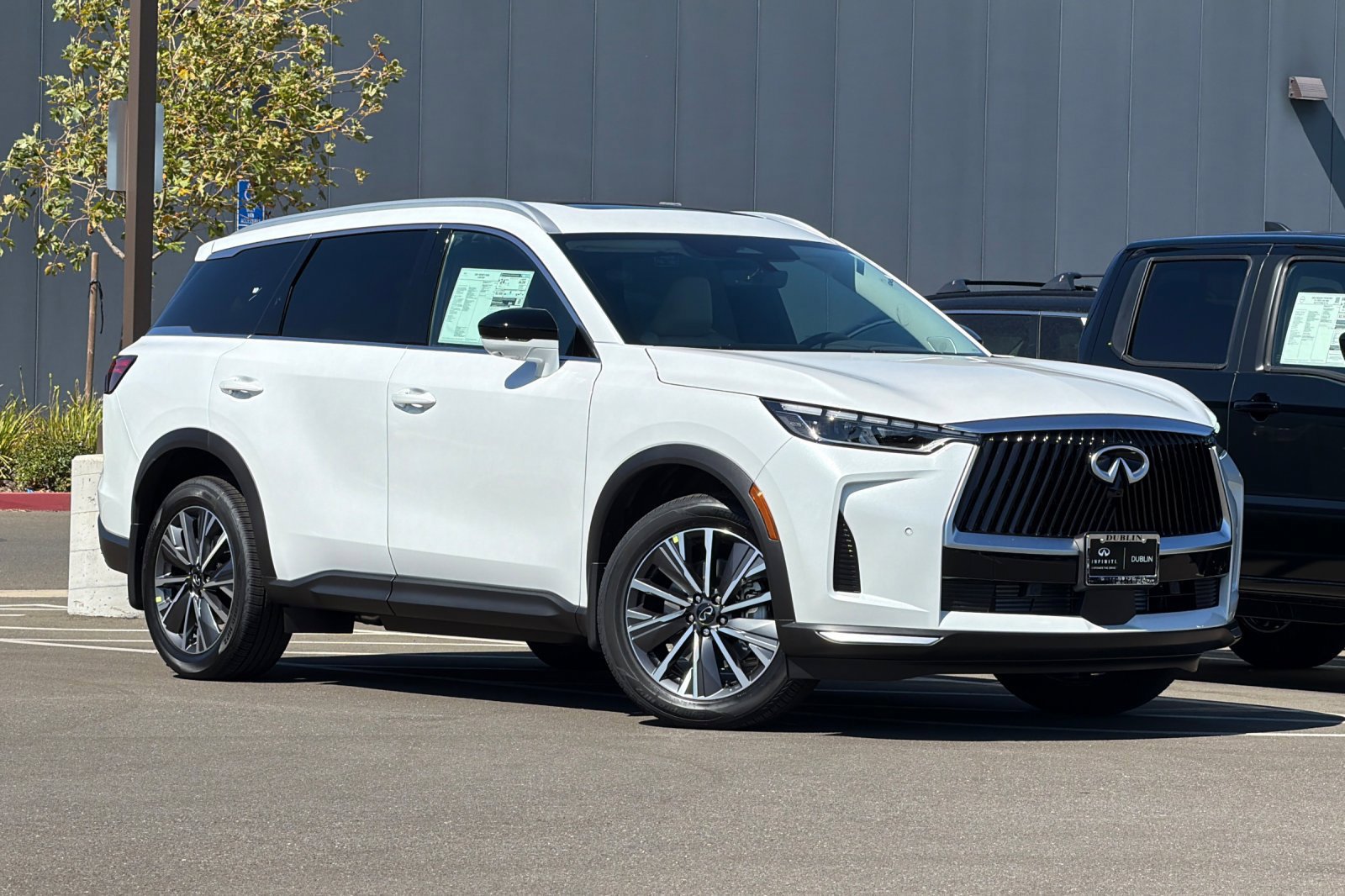New 2027 INFINITI QX60 Luxe w/ Cargo Package AWD/4WD image 2