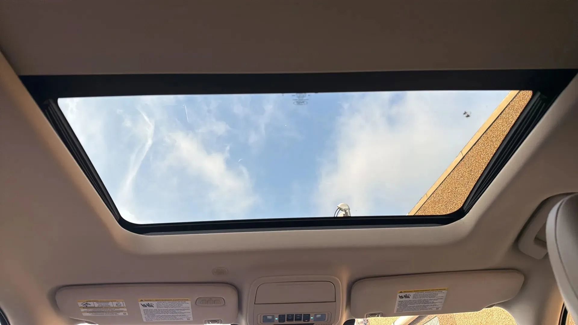 Used 2020 Ford Explorer Limited image 32